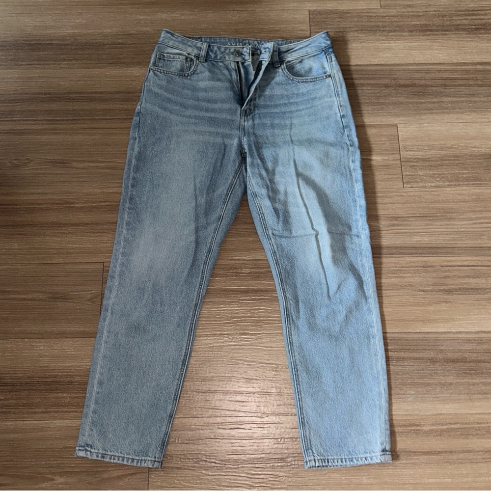 American Eagle high-waisted straight-leg blue jeans #highwaistedjeans